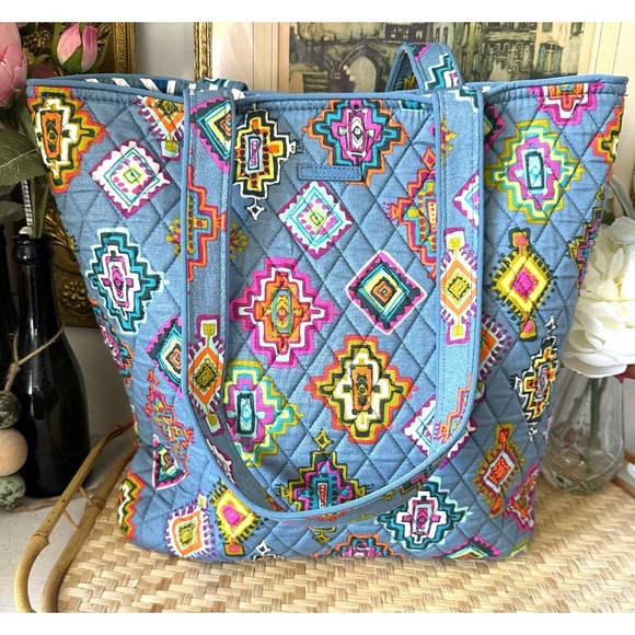 VERA BRADLEY Gray Aztec Quilted Tote Bag w/ 2 Handles & Magnetic Closure - Picture 1 of 6